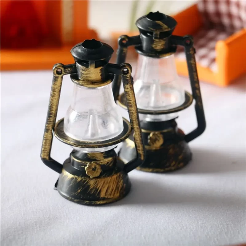 1:12 1:6 Scale Boys Dollhouse Kitchen House Decor Kerosene Lantern Scene Ornaments Oil Lamp Toy Doll Dollhouse Accessories